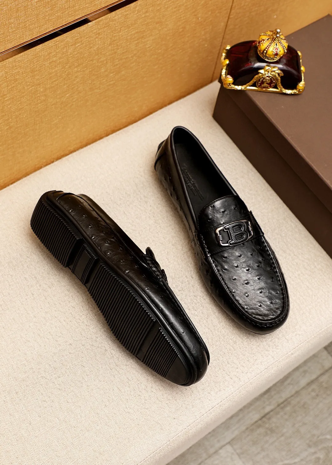Men's Men's Shoes 💰: 420 💐BV Men's Slip-on Shoes® [BOTTEGA VENETA] Official website counter new model, one-to-one mold opening ⚠Italian calfskin embossed ➕Cow 🐂 leather lining. Driving slip-ons, available at counters, sizes 39-44 (38.45🉑️customized)